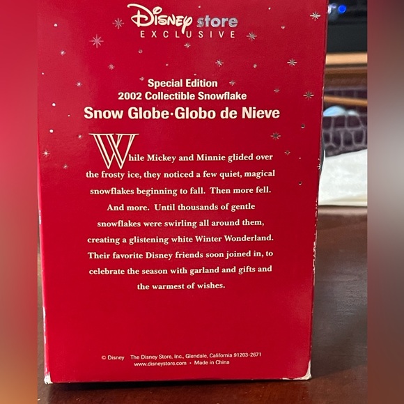 Disney Vintage Mickey & Minnie 2002 Collectible Snowflake Skating Snow Globe - Picture 8 of 16